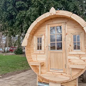 wohnen-im-campingcube-direkt-am-rhein.dusseldorf-hotel.net/
